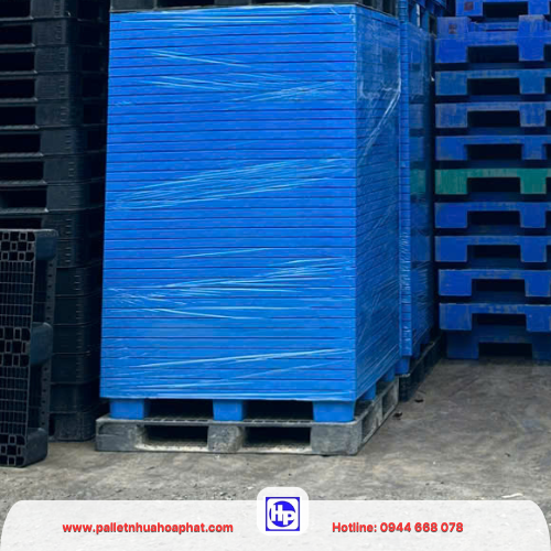 Pallet nhựa chân cốc mới 100%