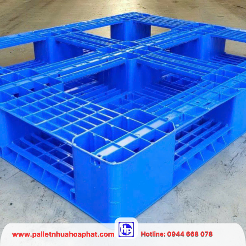 Pallet nhựa mặt lưới chân giằng