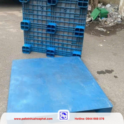 Pallet nhựa mặt bít kín