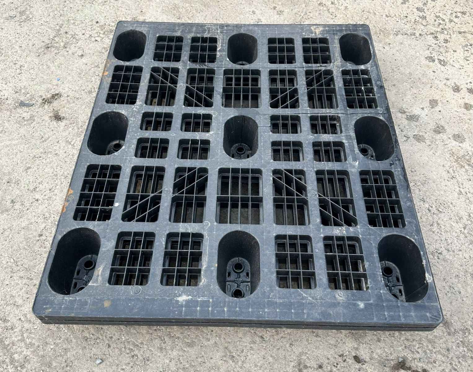 Pallet cho kho bãi – Giải pháp tối ưu trong quản lý hàng hóa hiện đại