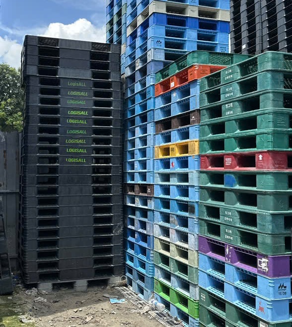 Lựa chọn kích thước pallet nhựa cũ phù hợp với hàng hóa và kho bãi