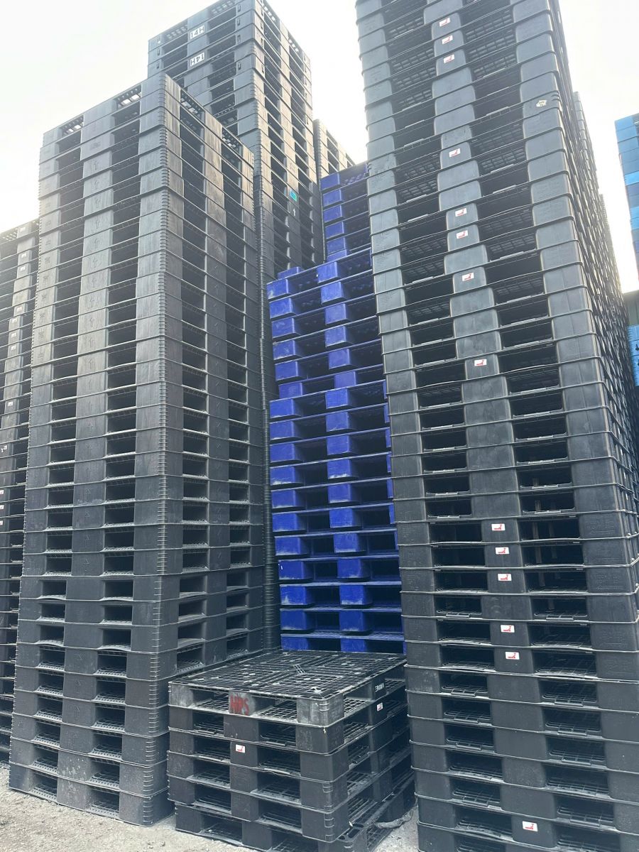 Vì sao pallet nhựa cũ ngày càng được nhiều doanh nghiệp lựa chọn?