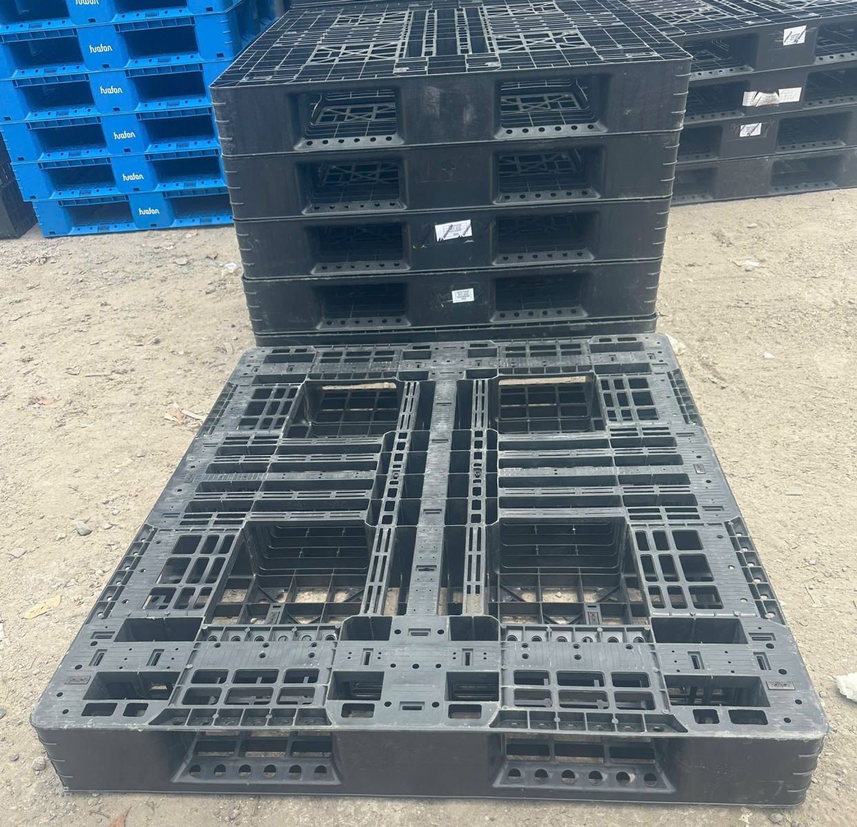 Kinh nghiệm thực tế khi đi chọn mua pallet nhựa thanh lý chất lượng cao
