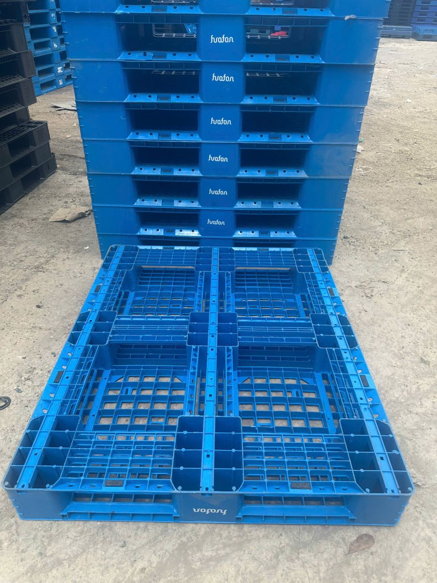Những rủi ro cần lưu ý khi tự tìm mua pallet nhựa cũ trên thị trường