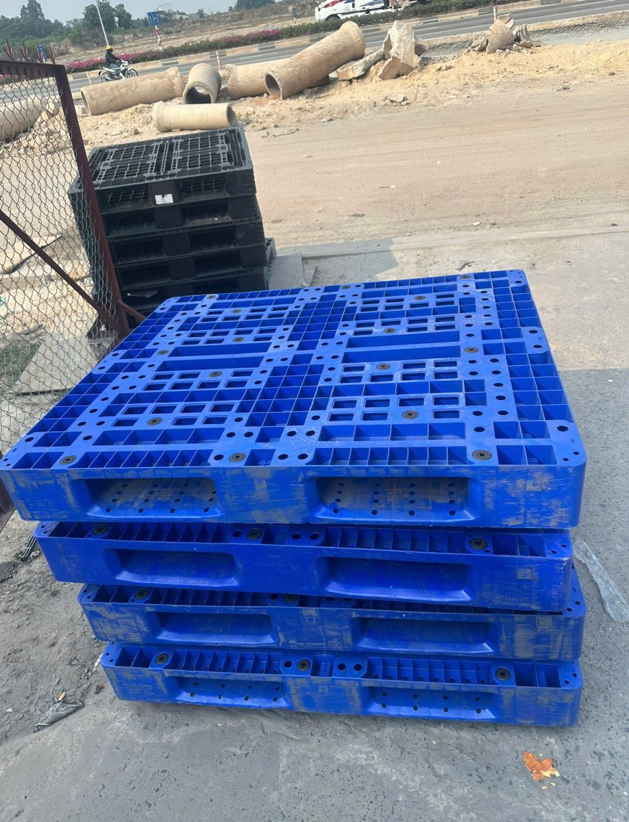 Pallet nhựa kê hàng giúp bảo quản hàng hóa tốt hơn