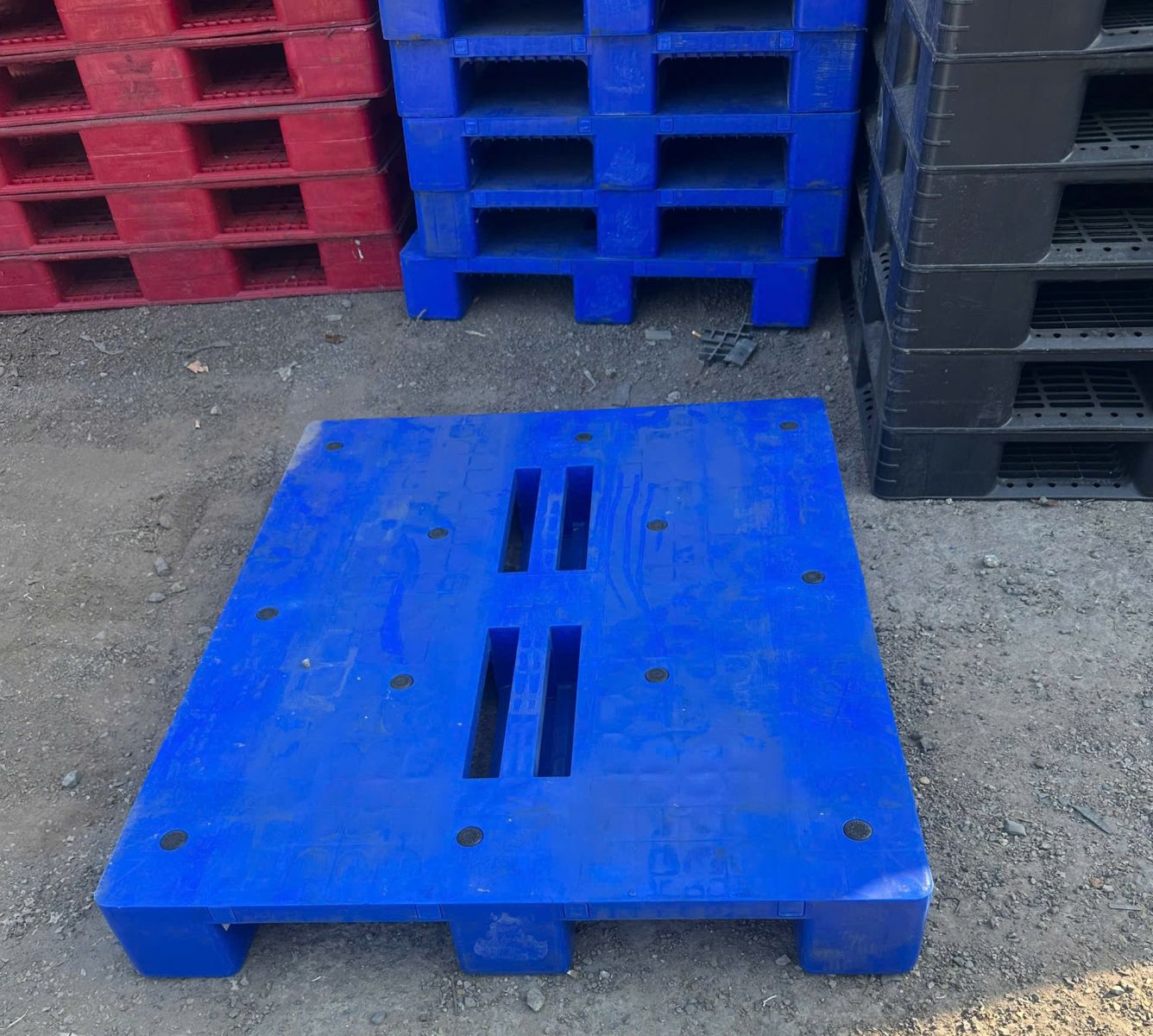 Hoà Phát Plastic – Địa chỉ cung cấp pallet nhựa kê hàng uy tín