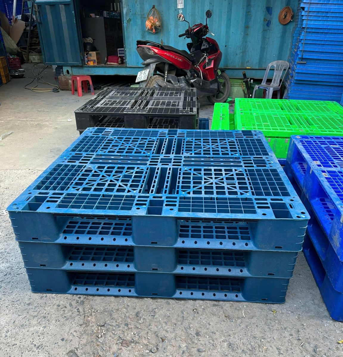 Sự lên ngôi của gam màu xanh dương trong nhận diện kho vận tiêu chuẩn