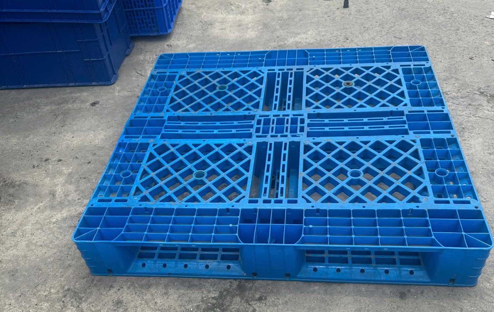 Các yếu tố cốt lõi quyết định đến mức giá thanh lý pallet trên thị trường