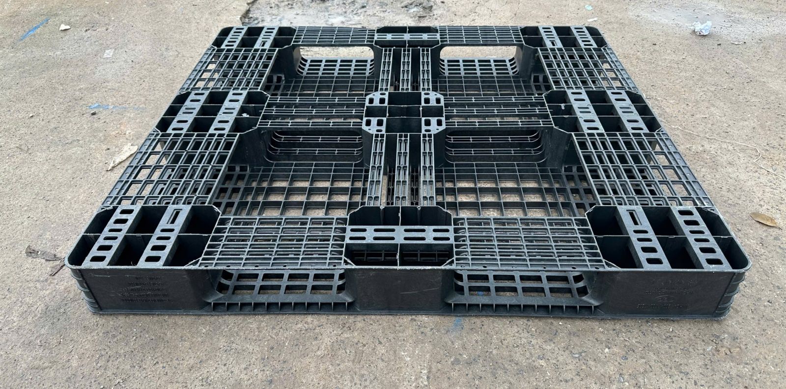 Thị trường thu mua pallet nhựa cũ – xu hướng mới của doanh nghiệp hiện đại