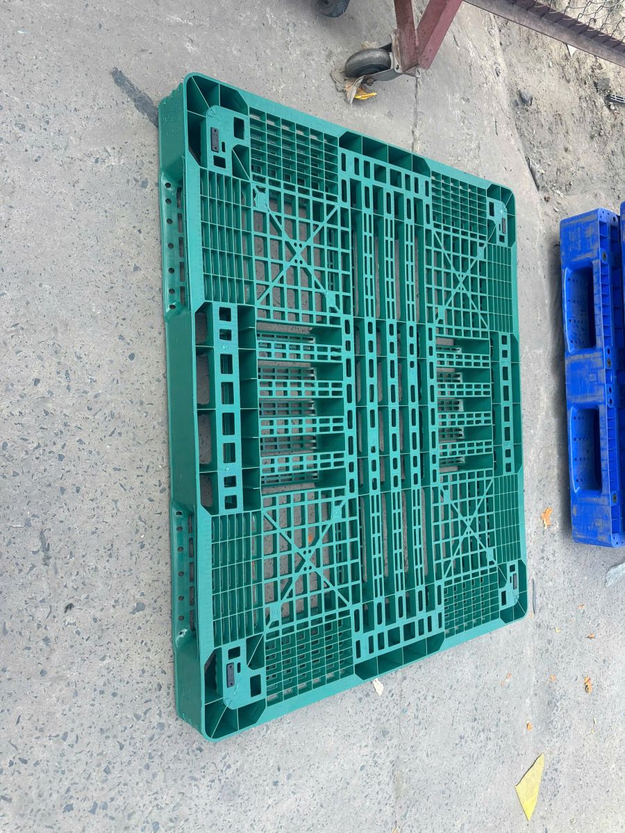 Tận dụng pallet nhựa cũ – Cơ hội thu hồi chi phí bị bỏ quên