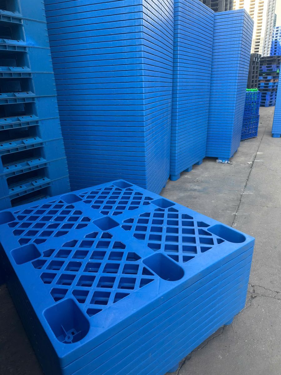 Những yếu tố quyết định giá thu mua pallet nhựa cũ