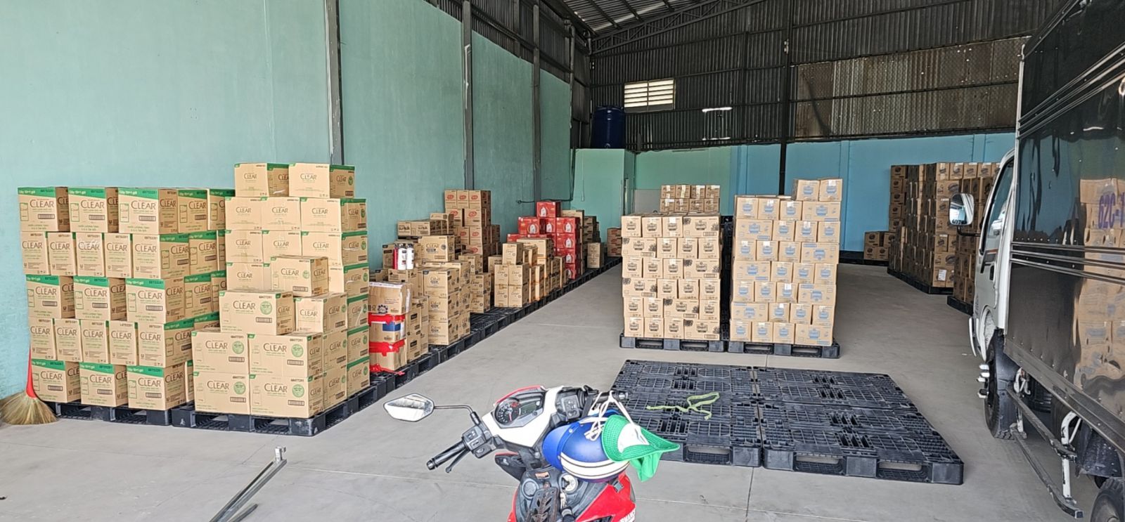 pallet nhựa kê hàng hóa