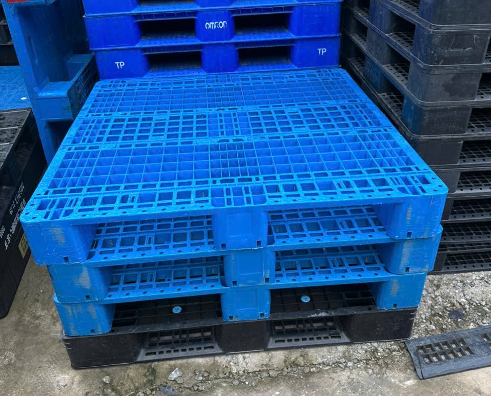 Pallet nhựa chịu lực