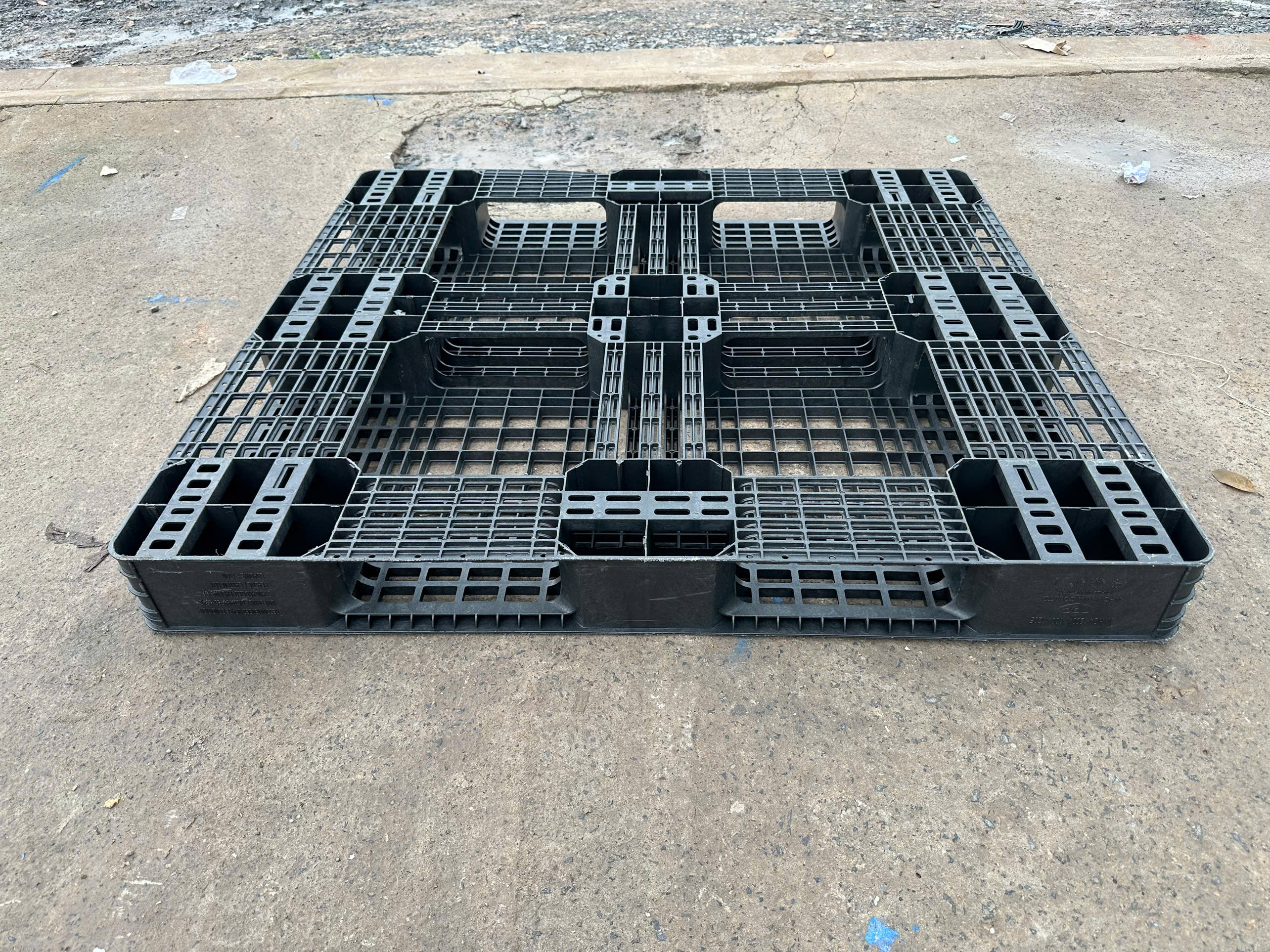 Giải Pháp Pallet Nhựa Chống Ẩm Mốc Giúp Bảo Quản Hàng Hóa Khô Ráo