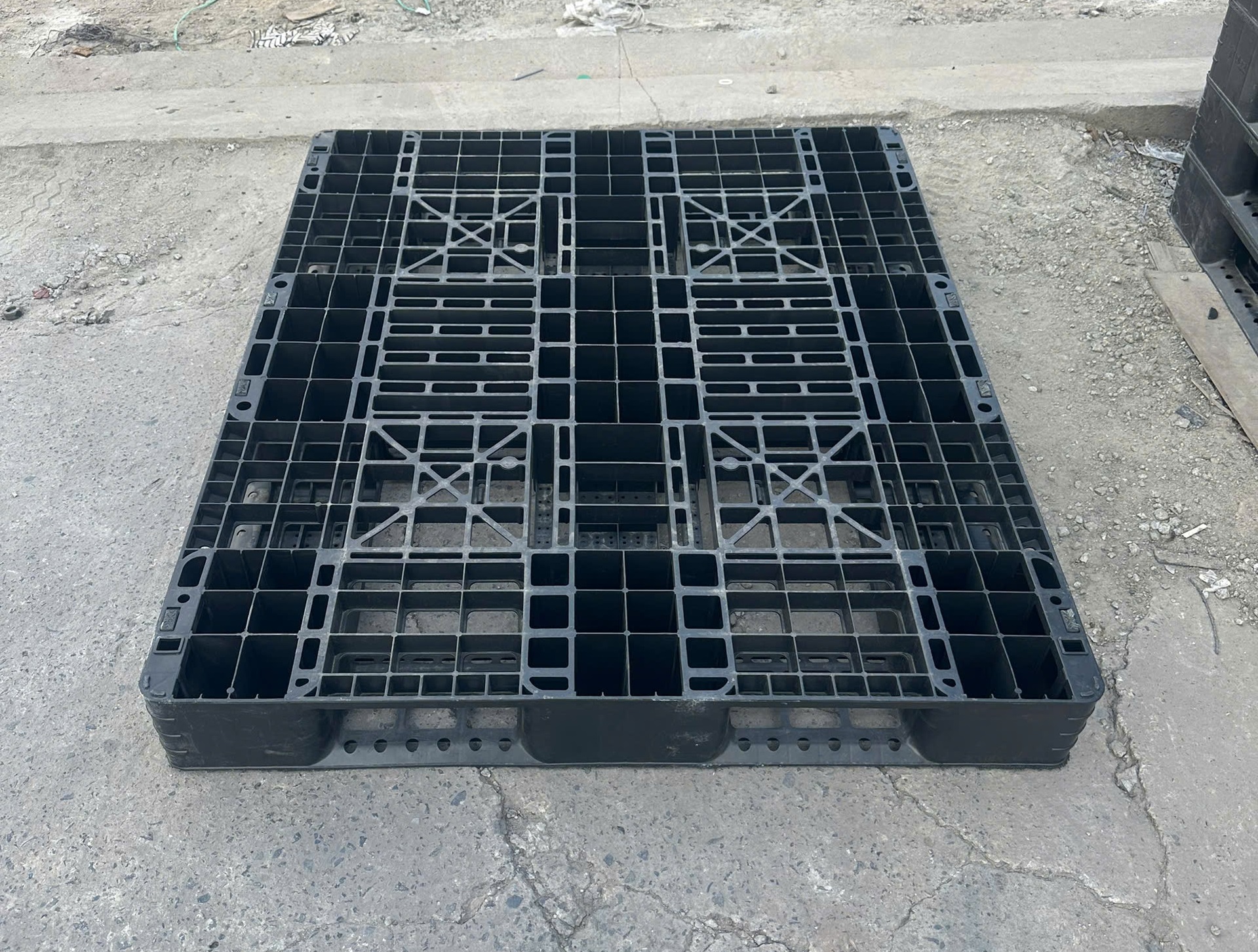 Mua Pallet Nhựa Công Nghiệp Ở Đâu Uy Tín?