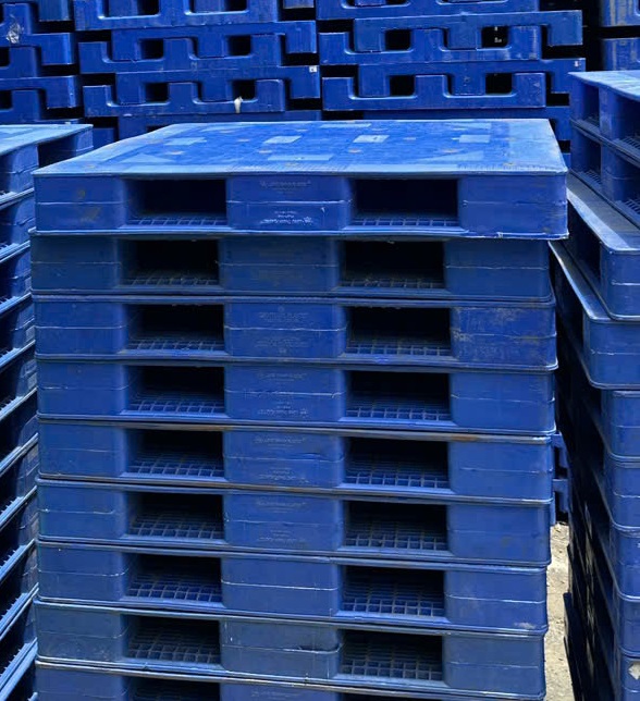 Pallet Nhựa Xanh Trong Kho Thực Phẩm – Lựa Chọn Phù Hợp Cho Môi Trường Bảo Quản Nghiêm Ngặt