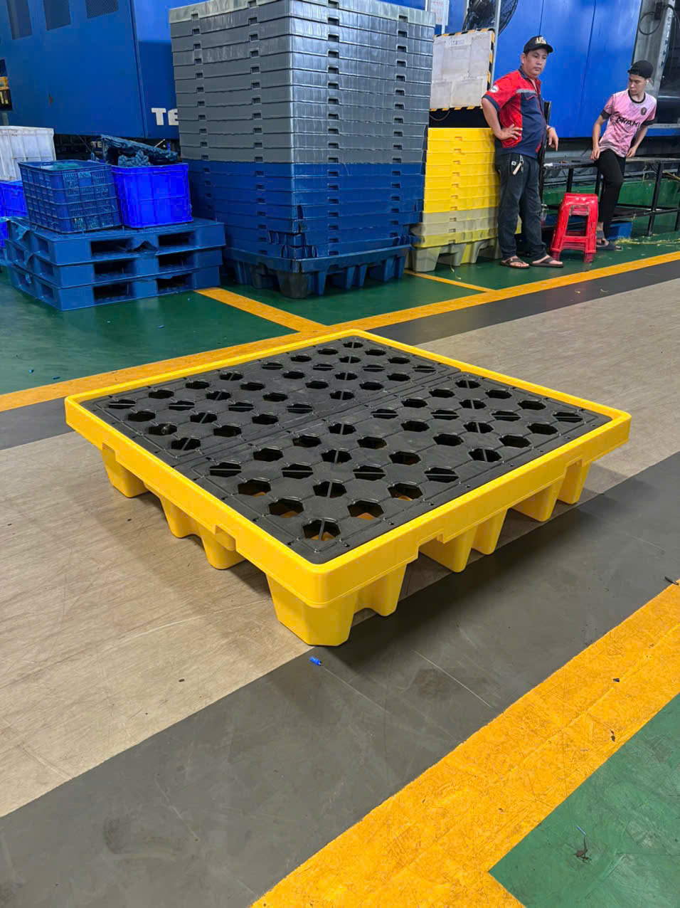 PALLET NHỰA CHỐNG TRÀN 1300X1300X300MM